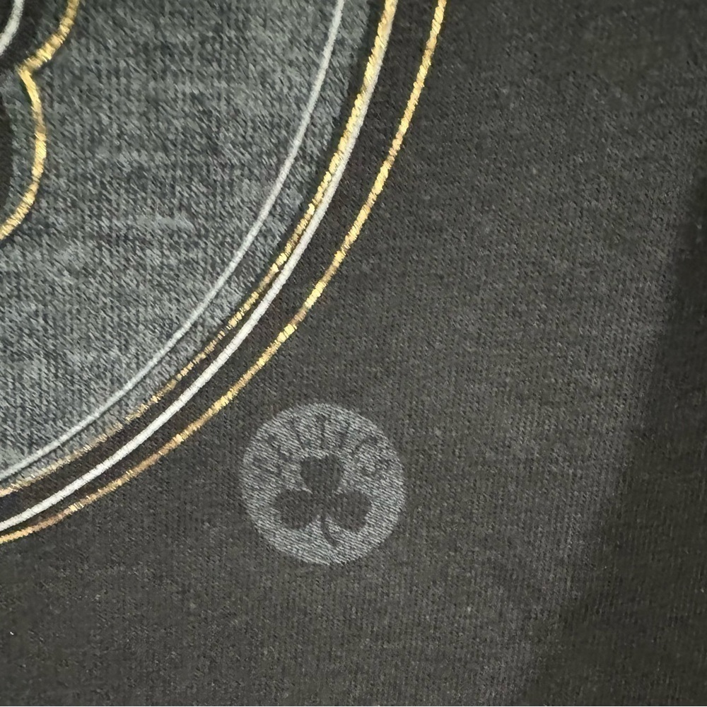 Boston Celtics T Shirt Mens Large Black Gold Clover Graphic NBA Basketball Tee - Picture 3 of 8